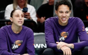 Mercury Outlast Sparks in Tight Affair (78-84).Phoenix Mercury Soar Past Los Angeles Sparks in Close Game (78-84)