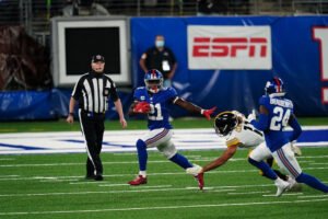 Steelers Giants Deadlocked 9-9 at HalfBy halftime, both teams were deadlocked at 9-9. Despite impressive offensive yardage, neither team had managed to score a touchdown that counted.