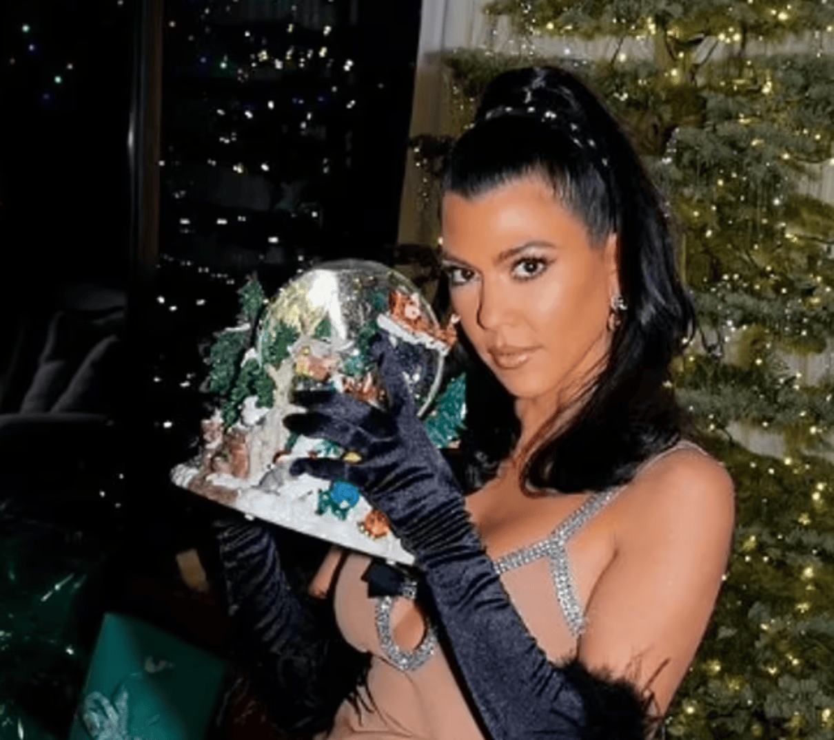 Kourtney Kardashian Christmas Decor Divides Fans